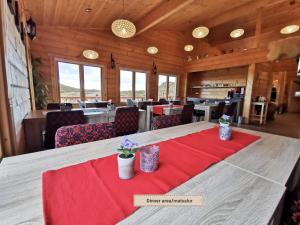 Un restaurante o sitio para comer en Hotel Stundarfridur
