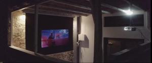TV a/nebo společenská místnost v ubytování Aiolos Suite
