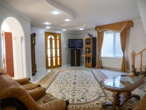 a living room with a couch and a table at Kiki's Villa in Chişinău