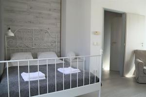 Postel nebo postele na pokoji v ubytování Charles Square Apartments