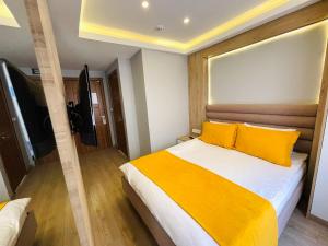 Ein Bett oder Betten in einem Zimmer der Unterkunft Zem Hotel