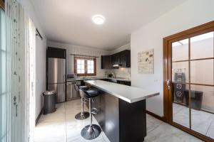 Kuchyň nebo kuchyňský kout v ubytování Tilley. Private Villa