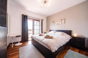 Postel nebo postele na pokoji v ubytování Tilley. Private Villa