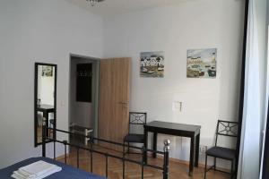 Postel nebo postele na pokoji v ubytování Charles Square Apartments