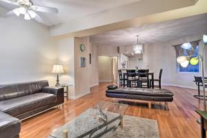 Modern Chicago Condo about 9 Miles to Downtown!