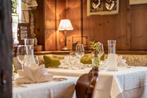 Restauracja lub miejsce do jedzenia w obiekcie Familien- & Vitalhotel Auenhof