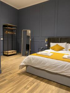 A bed or beds in a room at Allegra Suites