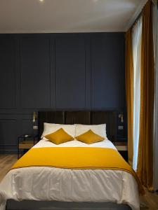 A bed or beds in a room at Allegra Suites
