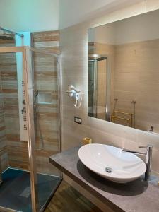 A bathroom at Allegra Suites