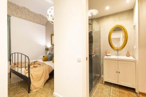 Posteľ alebo postele v izbe v ubytovaní Central Suites Barcelona