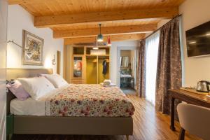Postel nebo postele na pokoji v ubytování d'ARTEmisia Chambres d'hôtes