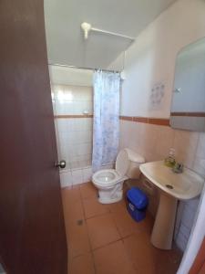 Ett badrum på Hospedaje Paraiso Norteño