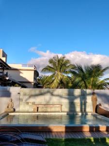 A piscina localizada em Casatua Pousada ou nos arredores