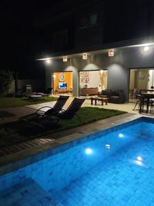 A piscina localizada em Casatua Pousada ou nos arredores