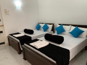 Letto o letti in una camera di Sobha Holiday Home