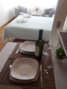 Tragos en Sylvia' s Apartments