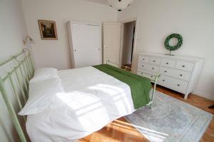 A bed or beds in a room at Casa Sass