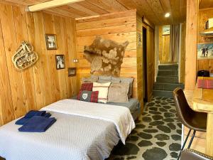a bedroom with a bed in a wooden cabin at Le Coustou 22 in Ax-les-Thermes
