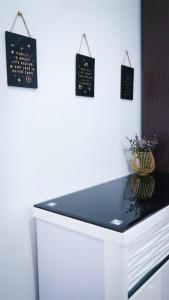 Dapur atau dapur kecil di Imago LOFT B corner garden studio BUDGET LOW PRICE EVERYDAY
