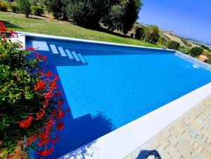 The swimming pool at or close to Villa S.Anna