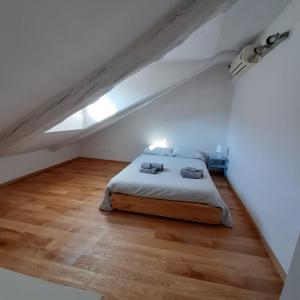 a bedroom with a bed in a attic at Casa Breton in Turin