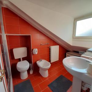 a bathroom with a toilet and a sink at Casa Breton in Turin