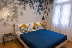 Posteľ alebo postele v izbe v ubytovaní luxurious and quiet apartment in the lively heart of Venice