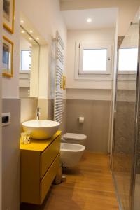 Kúpeľňa v ubytovaní luxurious and quiet apartment in the lively heart of Venice + 21 fotografií