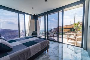 Posteľ alebo postele v izbe v ubytovaní Blue Horizon Resort by Monte Leon + 37 fotografií