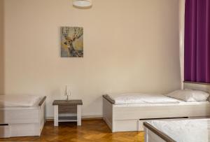 Postel nebo postele na pokoji v ubytování Welcome Hostel & Apartments Praguecentre