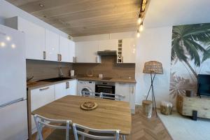 Imagen de la galería de La Méditerranée Appartement au coeur du Village 50 m de la plage, en Le Grau-du-Roi