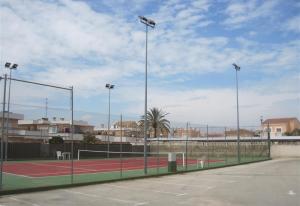 Tenis alebo squash v ubytovaní Jardines de Denia 3 alebo jeho okolí