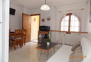 Telewizja i/lub zestaw kina domowego w obiekcie Holiday House Torre Mata