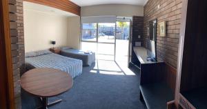 Ліжко або ліжка в номері Downtown Motel