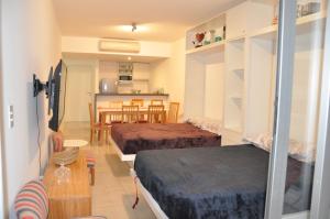 a small room with two beds and a kitchen at Moderno departamento en el Corazon de Recoleta in Buenos Aires