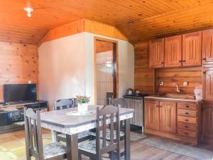 a kitchen with a table and chairs in a room at Casa família bonfim in Urubici