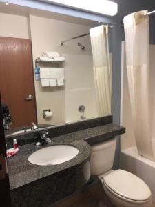 Koupelna v ubytování Microtel Inn & Suites by Wyndham Klamath Falls