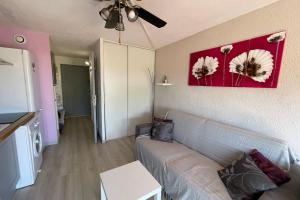 Posezení v ubytování Le Lagon bleu Studio cabine dans résidence avec piscine + 8 fotografií