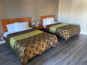 Ліжко або ліжка в номері North Bay Inn Santa Rosa