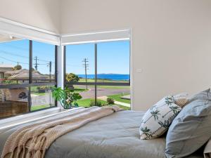 Gallery image of Yabbarra Beach House in Dalmeny +14 photos