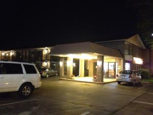 a building with cars parked in a parking lot at night at Oasis Motel by The Falls in Niagara Falls