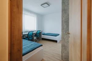 Posteľ alebo postele v izbe v ubytovaní Apartmány u Škraba