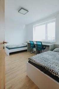 Postel nebo postele na pokoji v ubytování Apartmány u Škraba