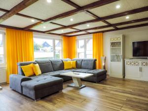 a living room with a couch and a table at Ferienwohnung Zur Backstube in Tanne