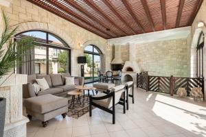 Posezení v ubytování Caldera Platanias Villas
