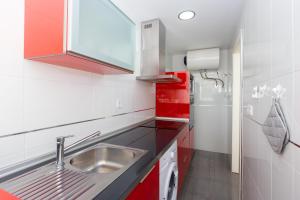 Kuchyň nebo kuchyňský kout v ubytování New modern 2-bedroom appartment