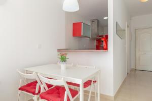 Kuchyň nebo kuchyňský kout v ubytování New modern 2-bedroom appartment