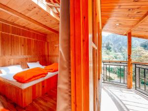 a bedroom with a bed in a wooden house at Madpackers Jibhi in Jibhi