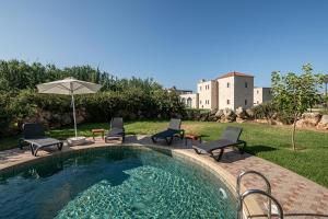 Bazén v ubytování Caldera Platanias Villas nebo v jeho okolí