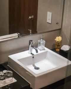 Kylpyhuone majoituspaikassa BeSS Mansion Hotel Surabaya
